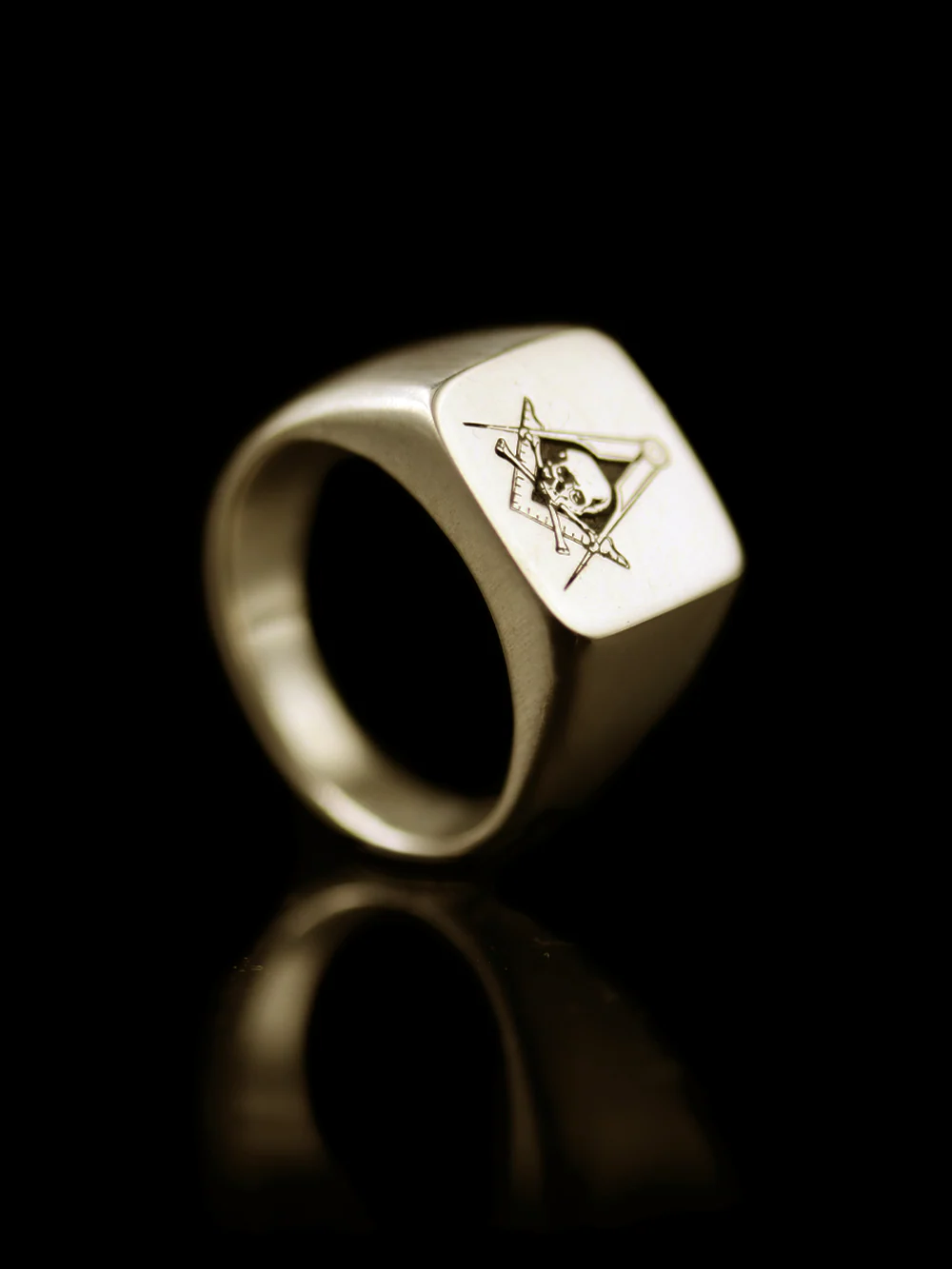 Skull Divided Signet Ring Square - Image 4