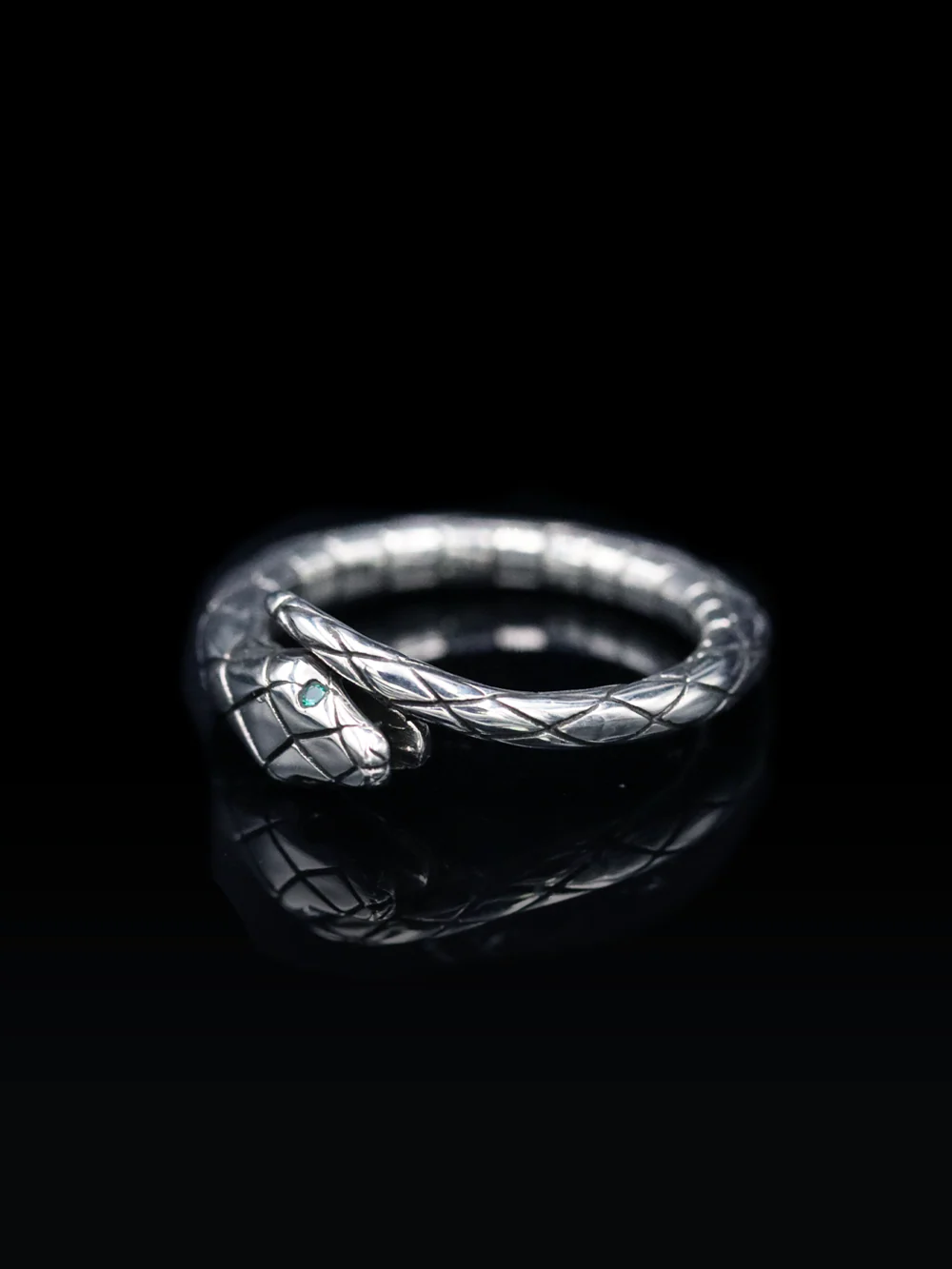 Šerpent Ring with Emerald Eyes - Image 3