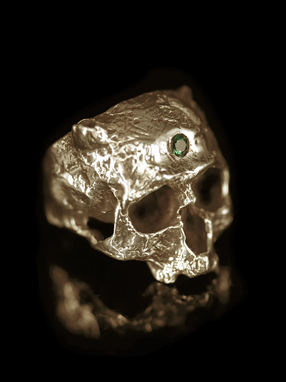 Skull Ring with Emerald - Image 3