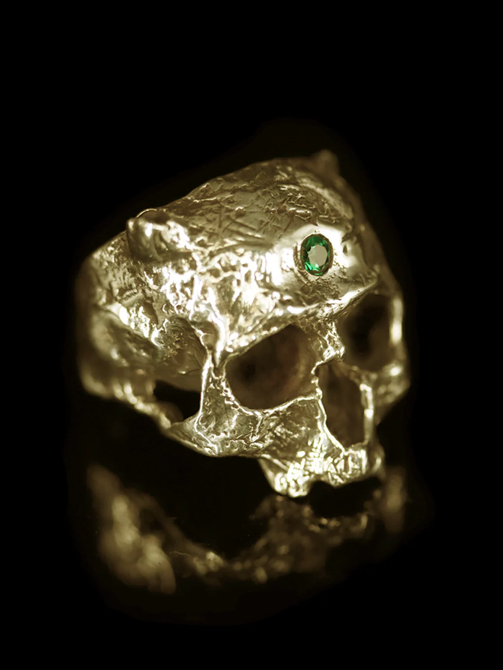 Skull Ring with Emerald - Image 4